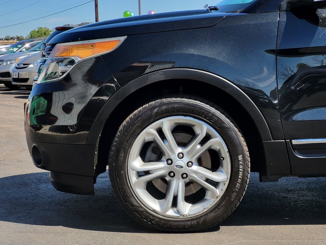 Used 2015 Ford Explorer Limited w/ Equipment Group 301A AWD/4WD image 12