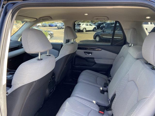 Used 2023 Honda Pilot LX image 16