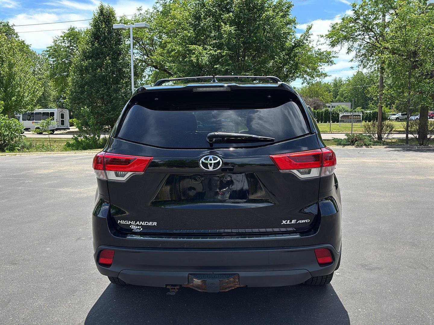 Used 2019 Toyota Highlander XLE AWD/4WD image 23