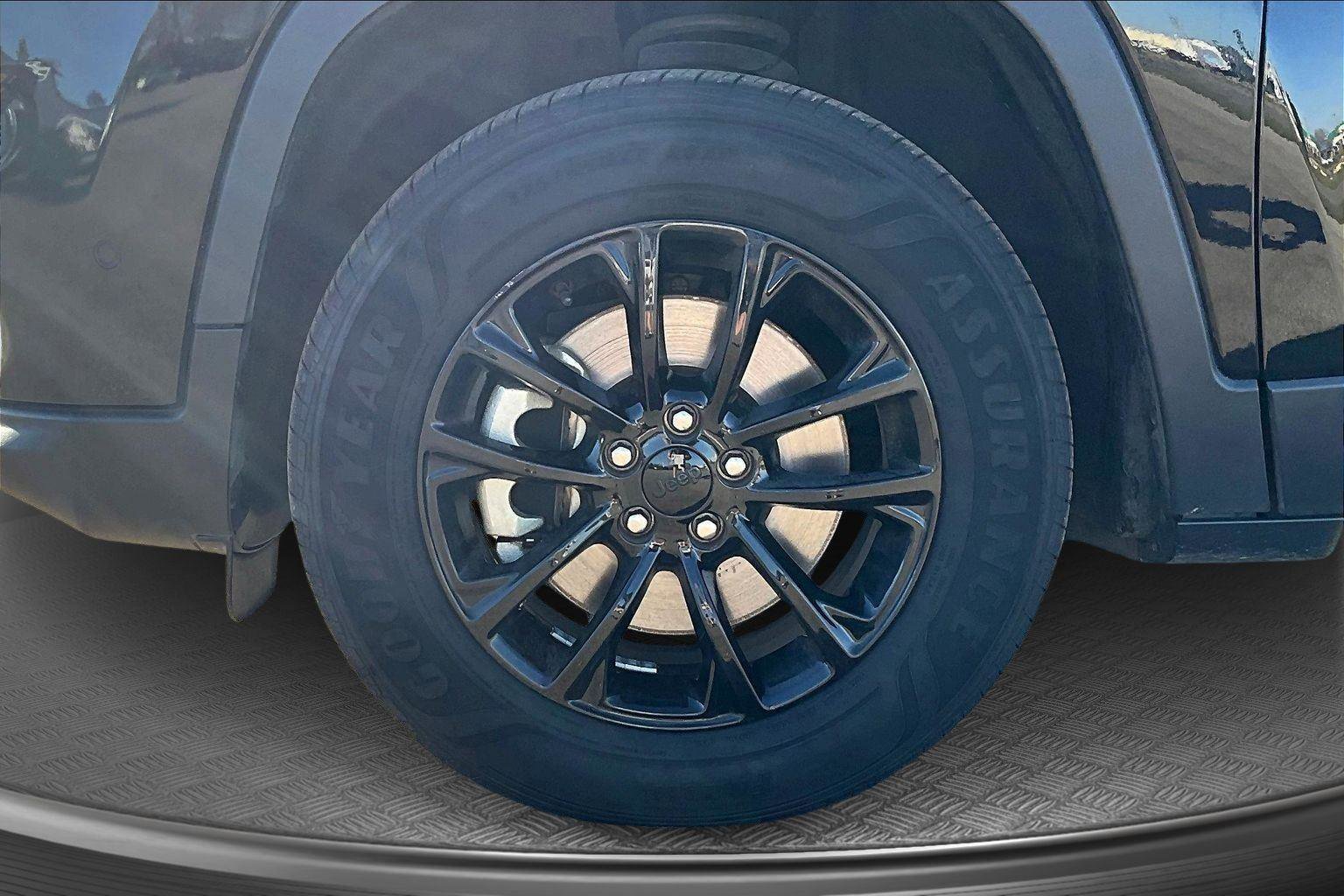 Used 2023 Jeep Cherokee Altitude Lux image 9