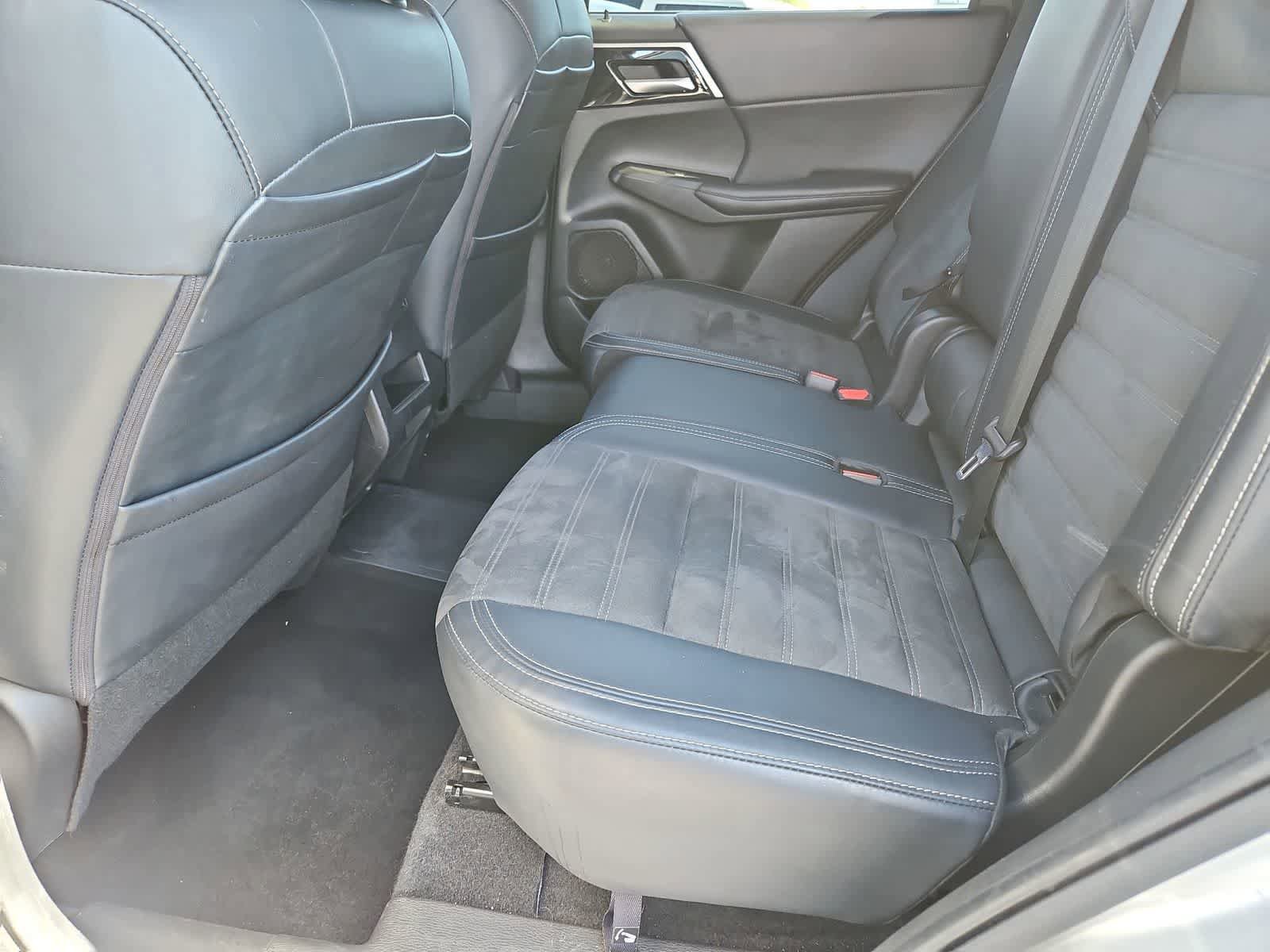 Used 2023 Mitsubishi Outlander SE image 21