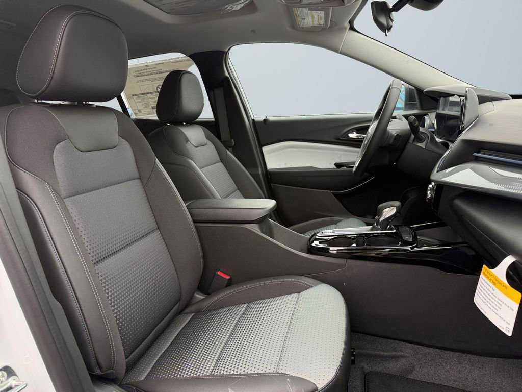 New 2026 Chevrolet Trax LT w/ Sunroof Package FWD image 15