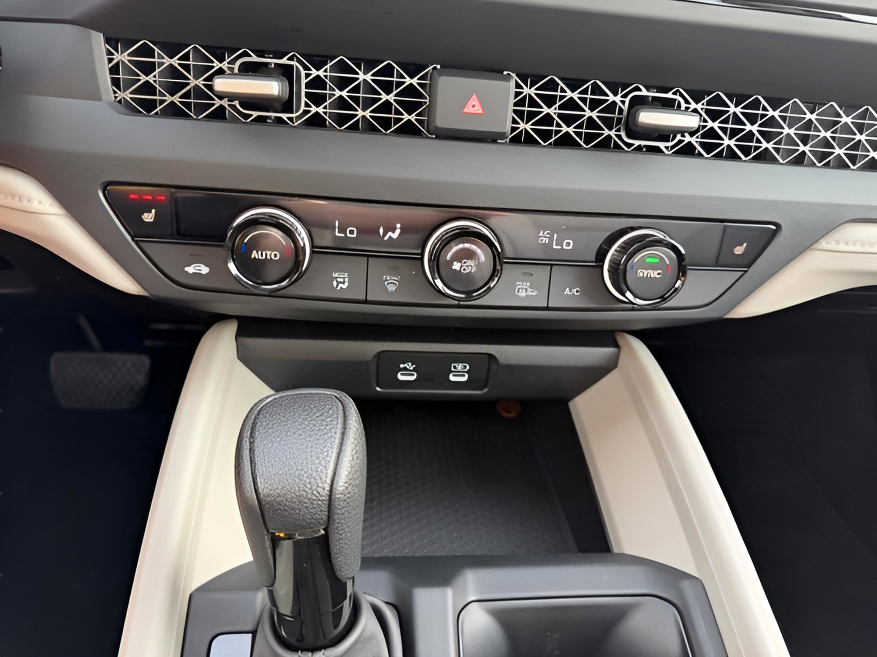 Certified 2025 Honda Accord SE image 17