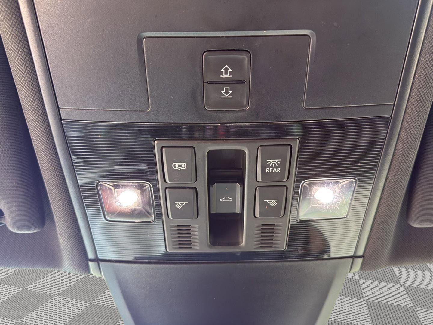 Used 2022 Volkswagen Tiguan SEL R-Line image 20