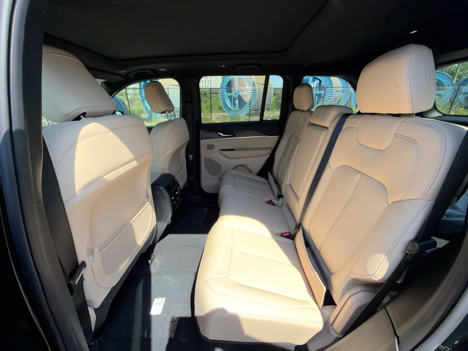 New 2026 Jeep Grand Cherokee Limited w/ Limited Altitude Package AWD/4WD image 25