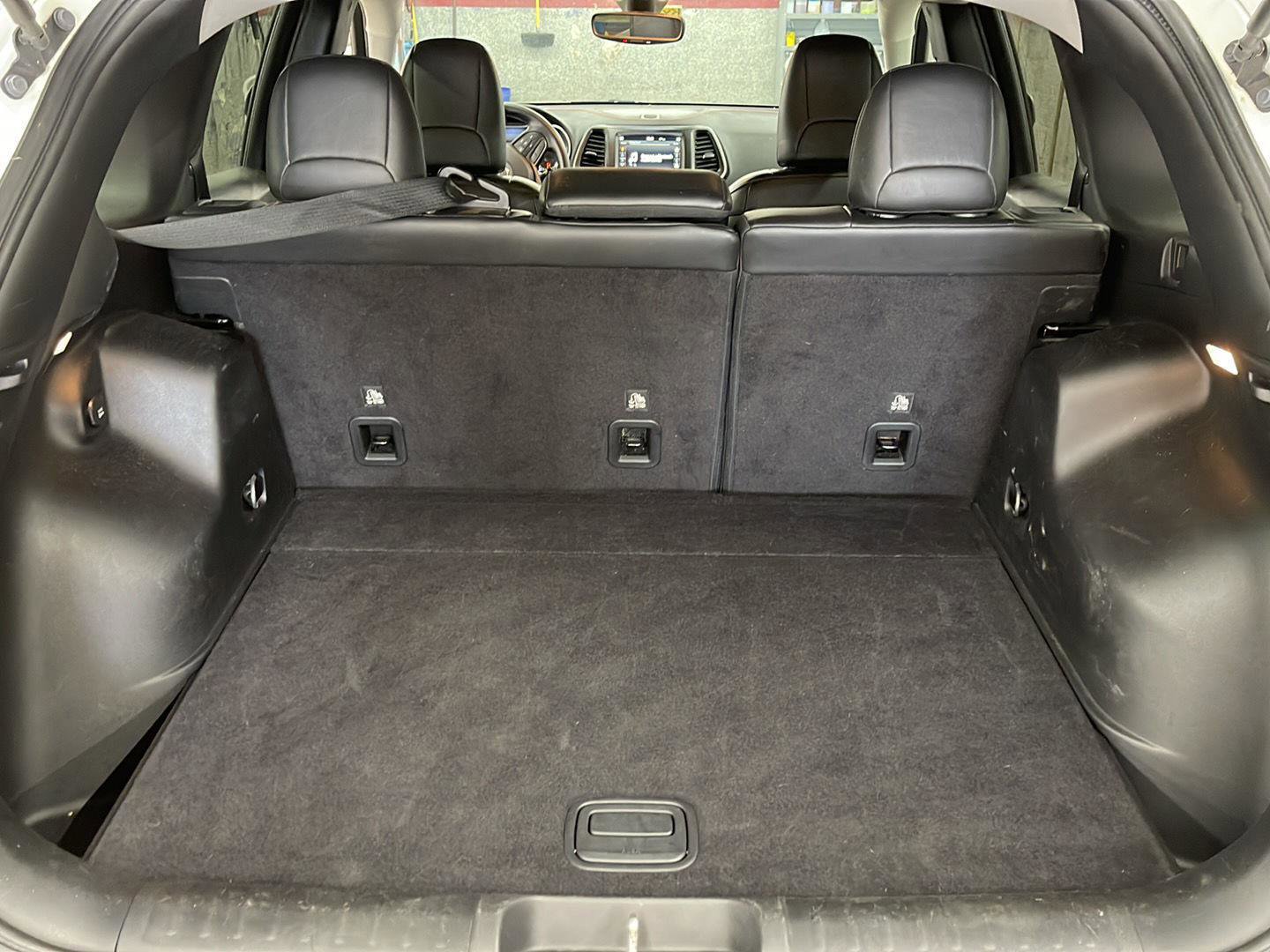 Used 2019 Jeep Cherokee Trailhawk image 7