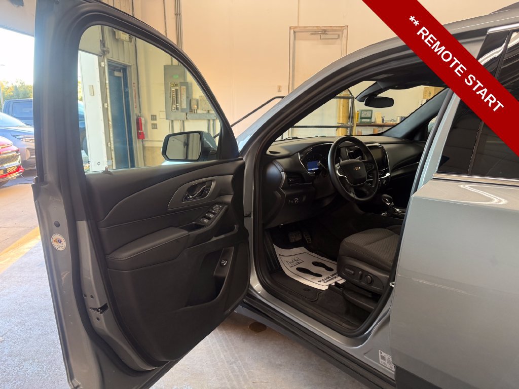 Used 2023 Chevrolet Traverse LT w/ LPO, Cargo Package AWD/4WD image 11