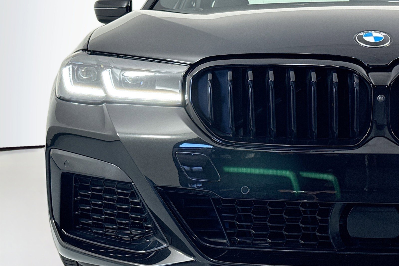 Used 2023 BMW M550i xDrive image 14