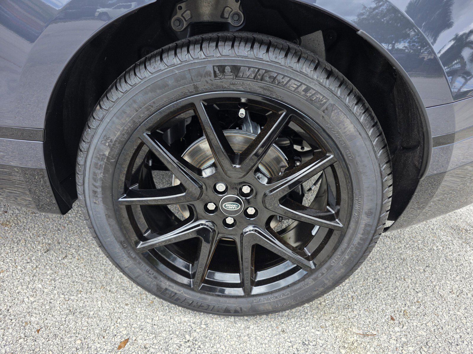 New 2026 Land Rover Range Rover Velar Dynamic SE image 9