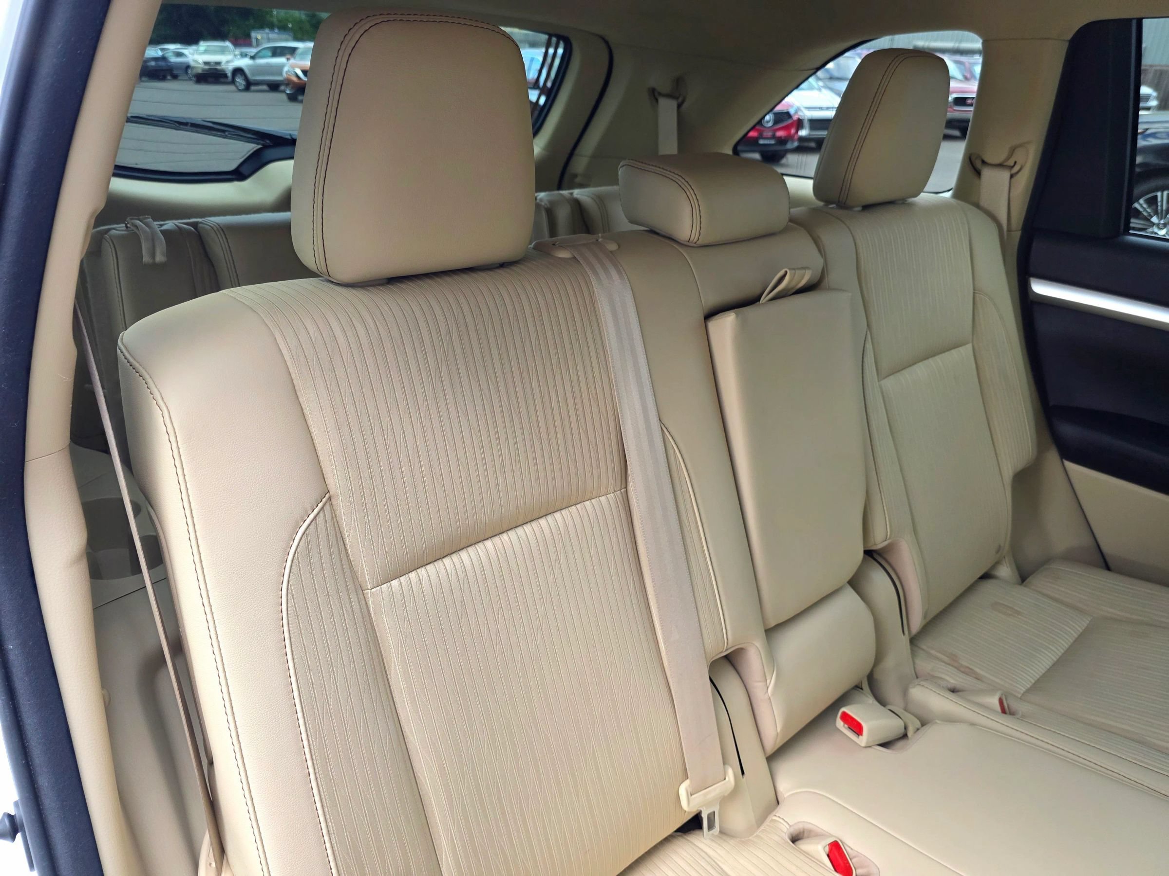 Used 2016 Toyota Highlander LE AWD/4WD image 53