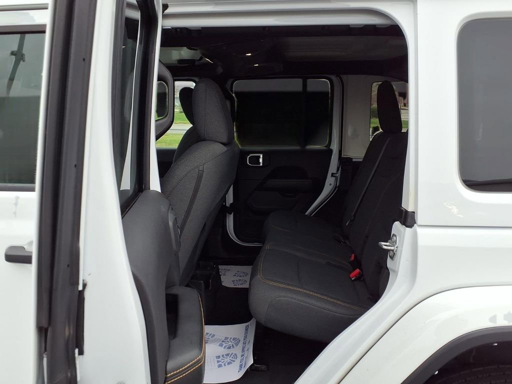 Used 2025 Jeep Wrangler Sahara image 23