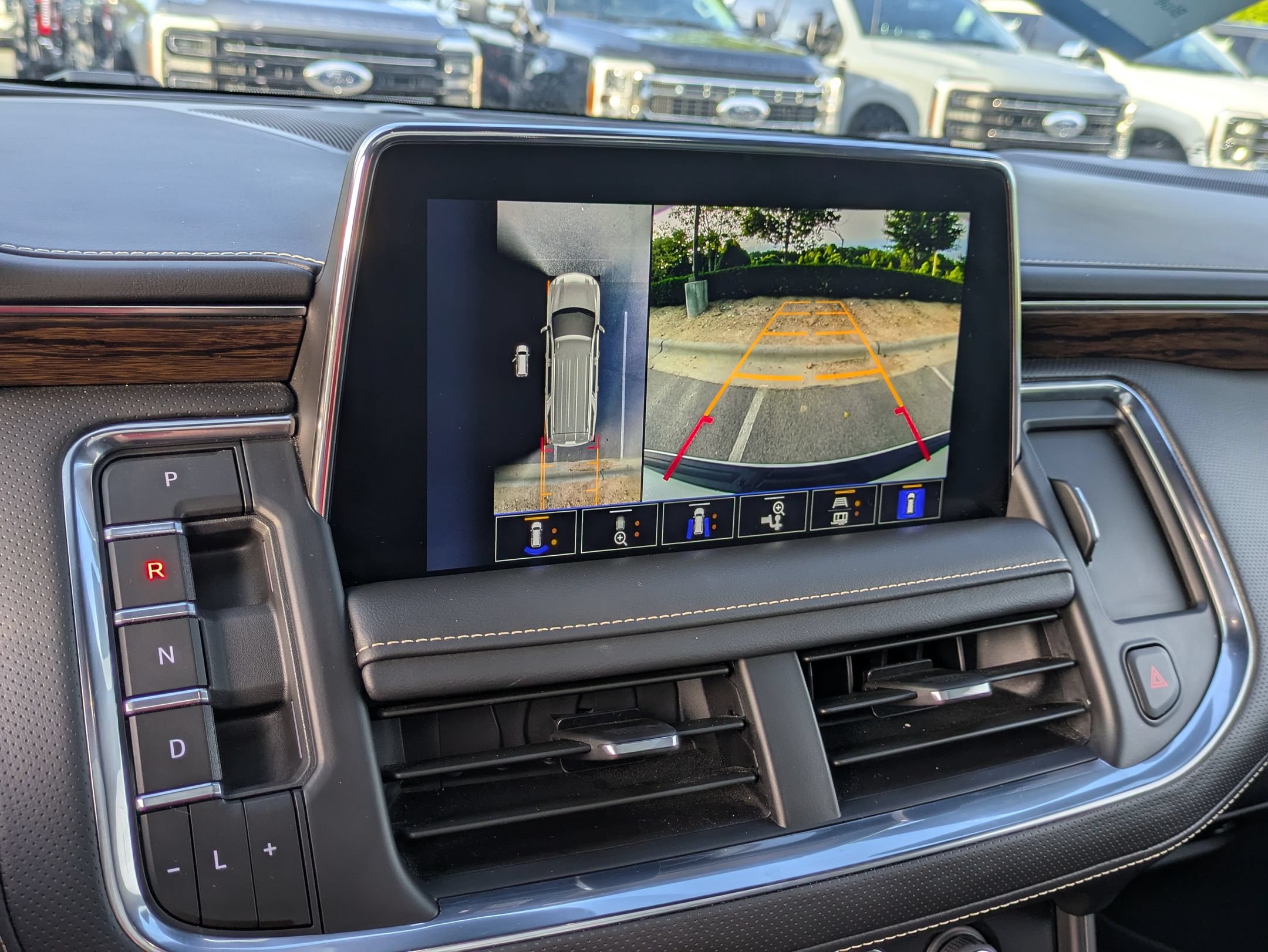 Used 2024 Chevrolet Tahoe Premier AWD/4WD image 23