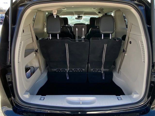 Used 2024 Chrysler Pacifica Touring-L image 9