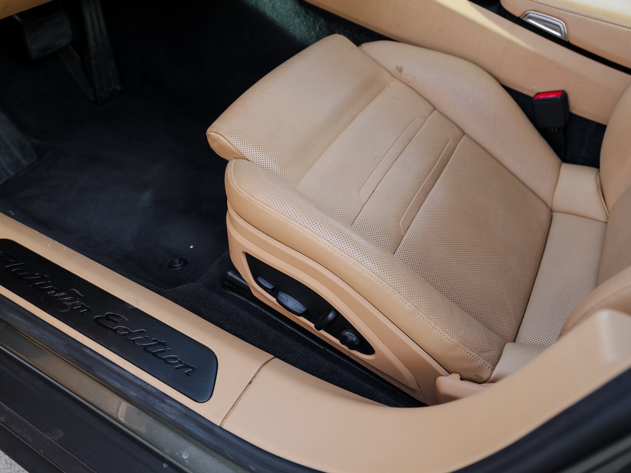 Certified 2023 Porsche Panamera Platinum Edition image 14