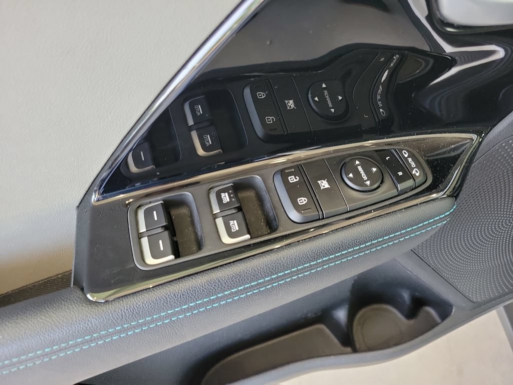 Used 2021 Kia Niro EX FWD image 16