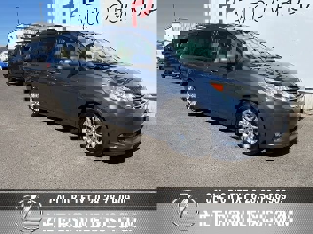 Used 2016 Toyota Sienna XLE w/ XLE Navigation Package image 2