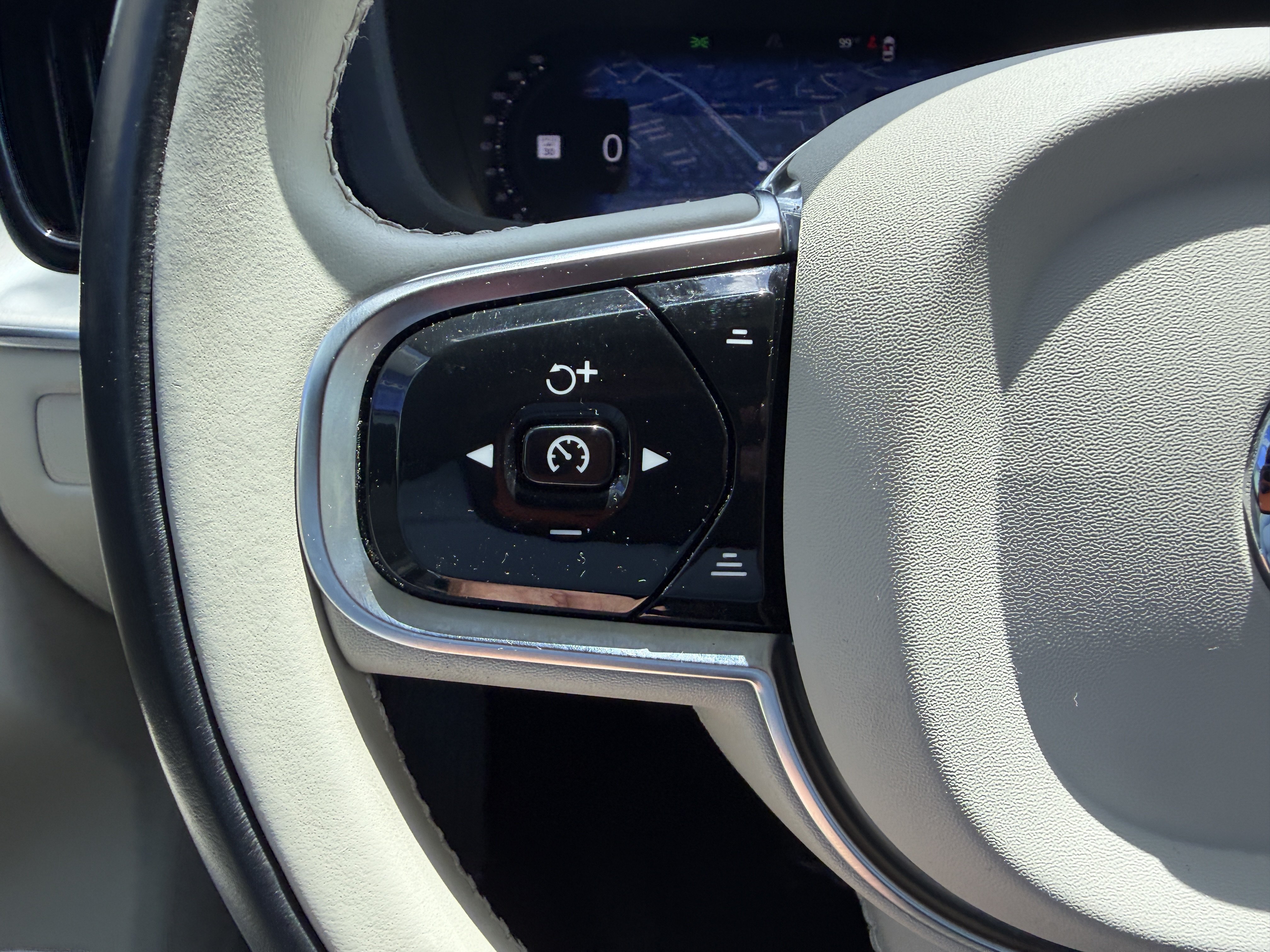 Certified 2024 Volvo XC60 B5 Core AWD/4WD image 28