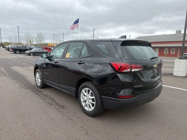 Used 2023 Chevrolet Equinox LS w/ LPO, Floor Liner Package FWD image 3