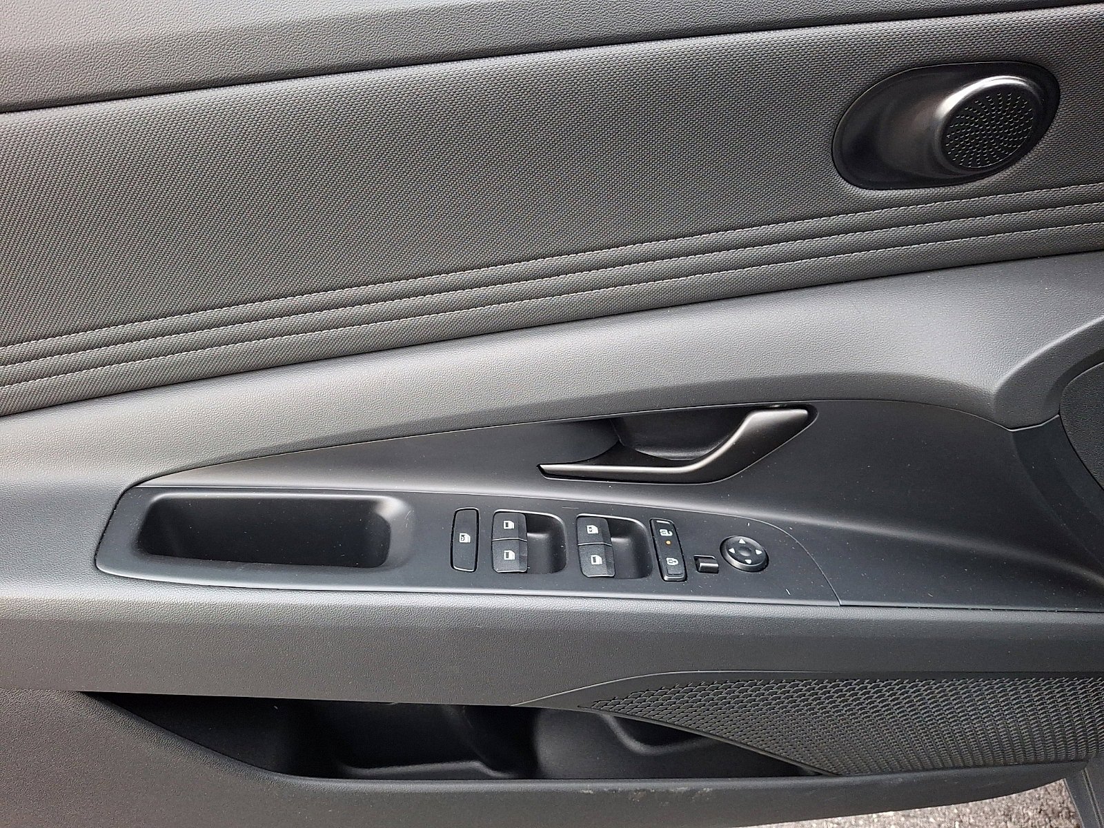 Certified 2025 Hyundai Elantra Sport FWD image 12