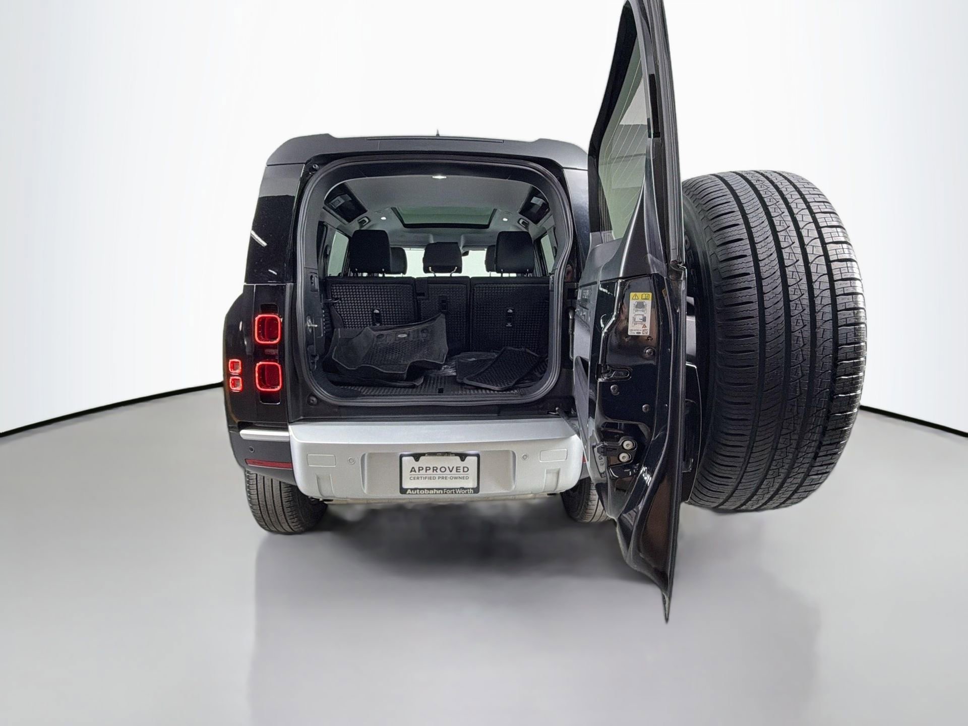 Certified 2025 Land Rover Defender 110 S image 29