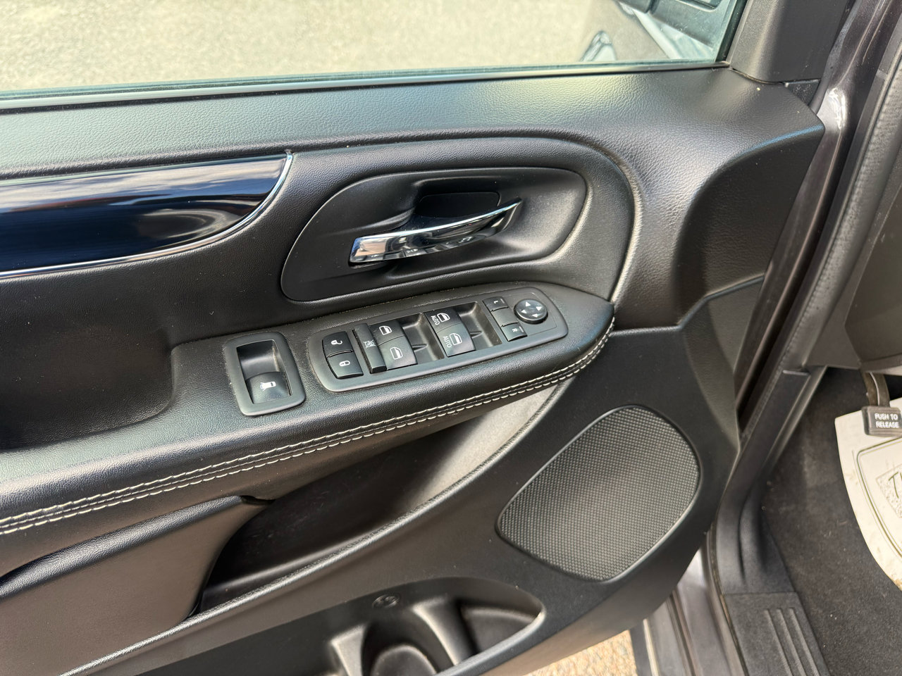 Used 2019 Dodge Grand Caravan SE image 12