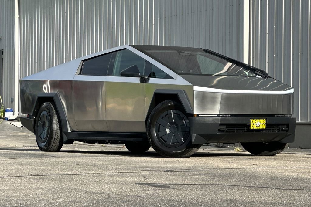 Used 2025 Tesla Cybertruck AWD Crew Cab image 2