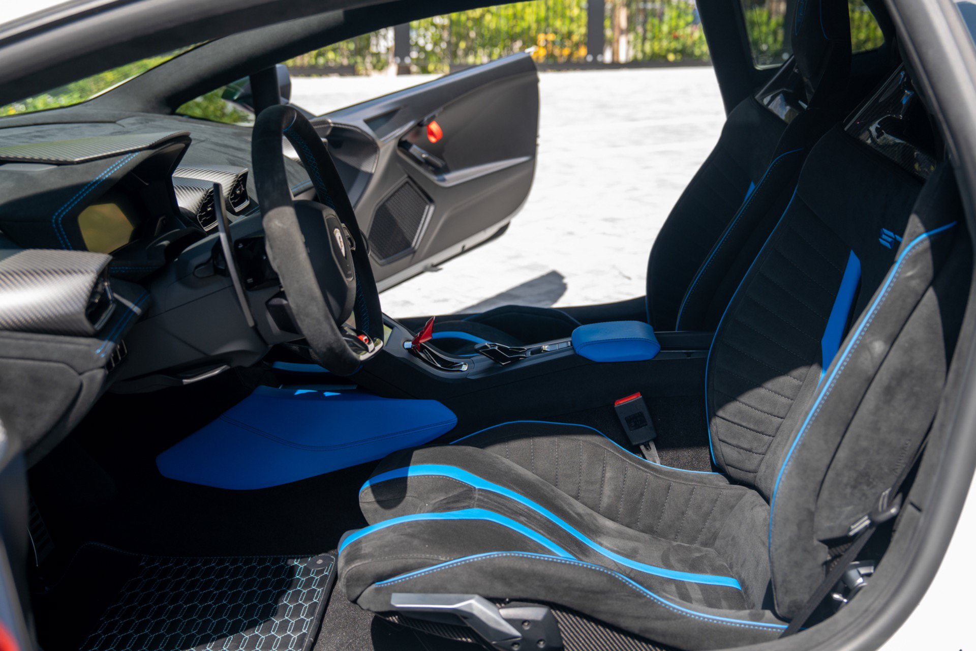 Used 2021 Lamborghini Huracan STO RWD image 18