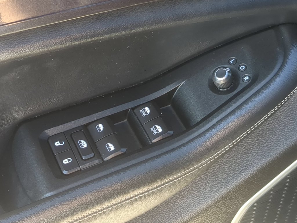 Used 2022 Jeep Grand Cherokee L Laredo AWD/4WD image 15