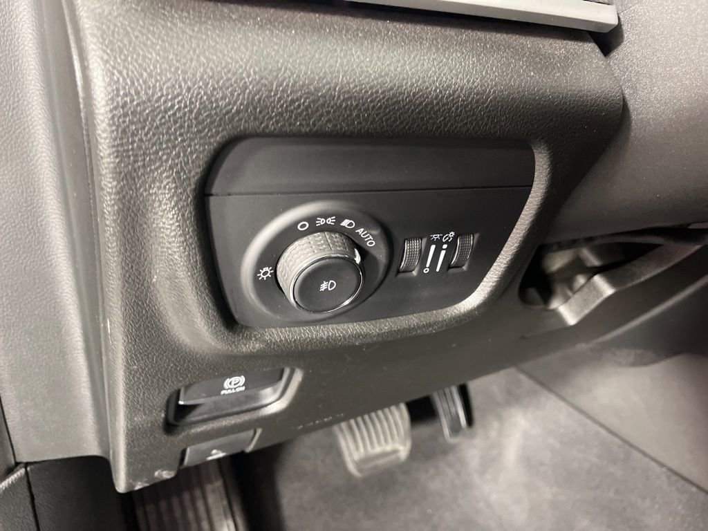Used 2021 Jeep Grand Cherokee L Limited AWD/4WD image 28