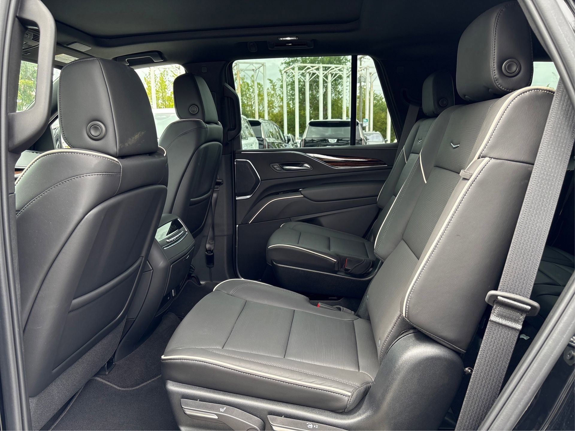 Used 2023 Cadillac Escalade Premium Luxury image 10