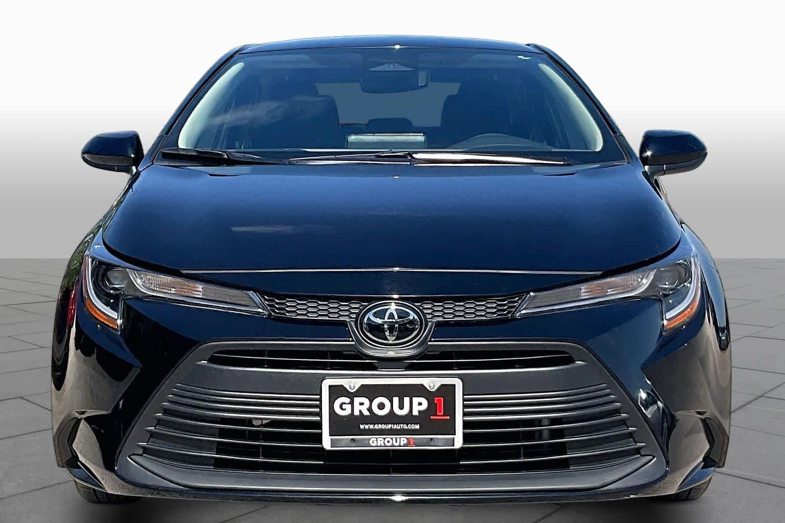 Used 2025 Toyota Corolla LE FWD image 4