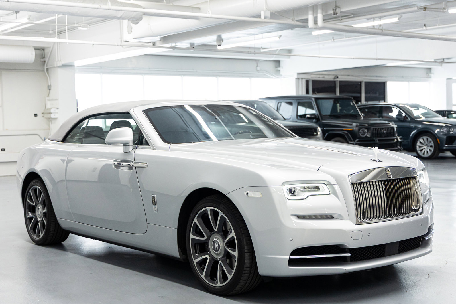 Used 2017 Rolls-Royce Dawn image 8