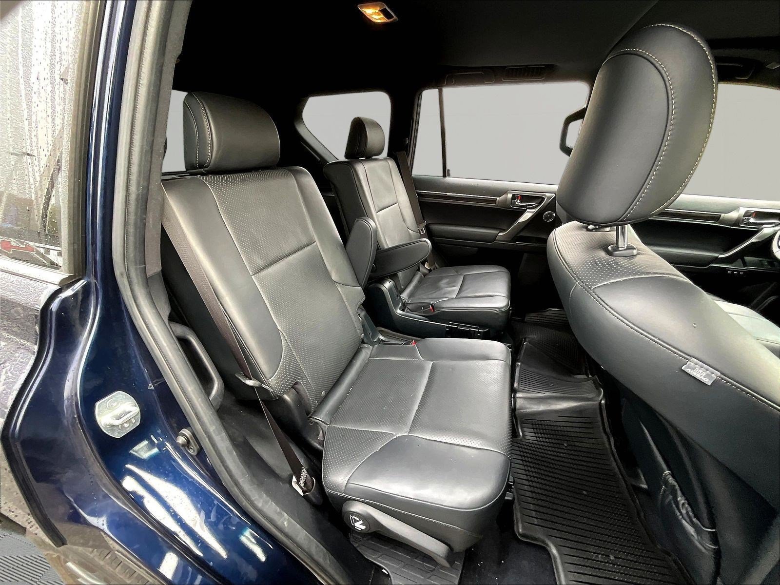 Used 2023 Lexus GX 460 Luxury w/ Sport Design Package AWD/4WD image 24