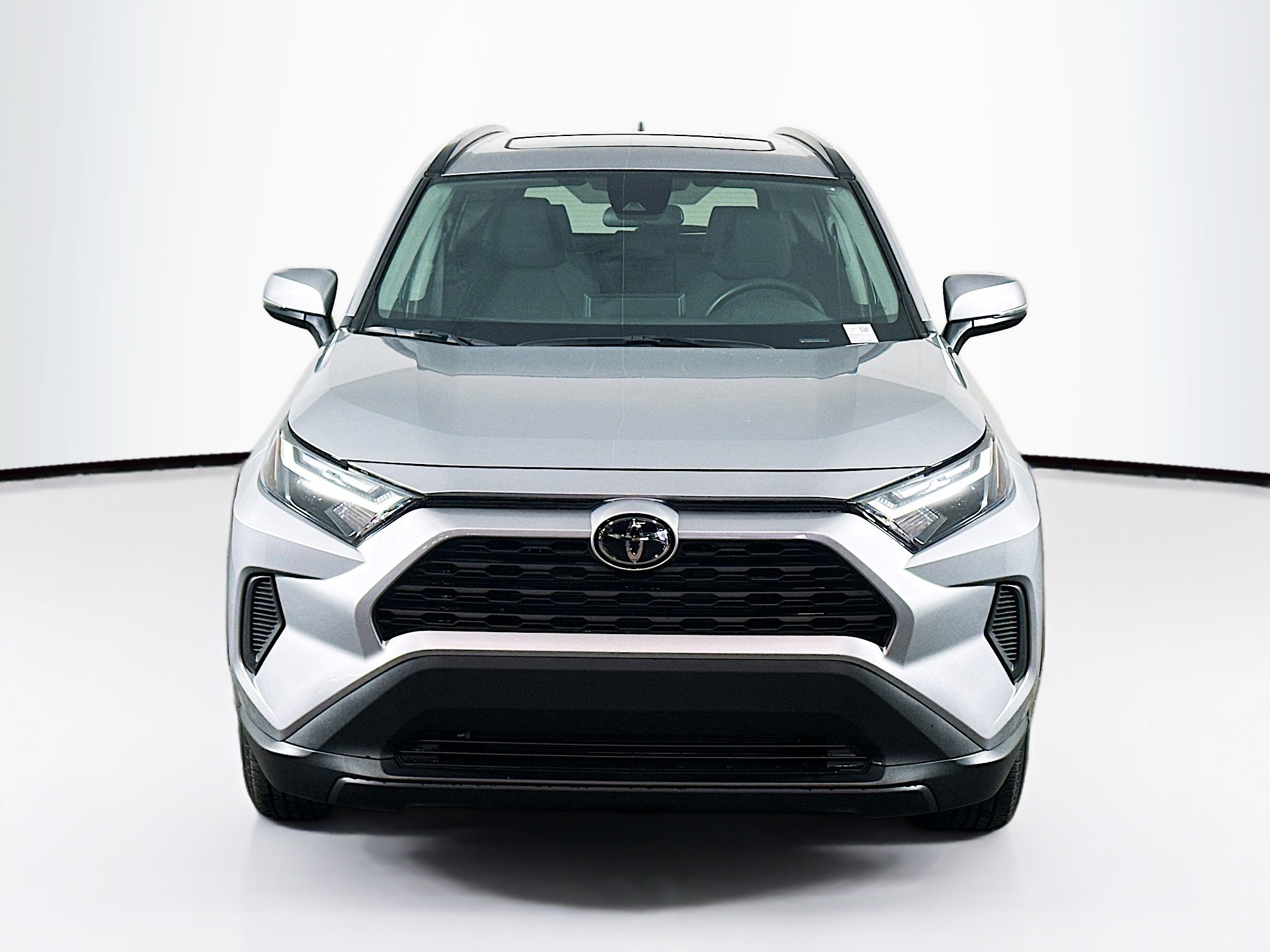 Used 2025 Toyota RAV4 XLE w/ Convenience Package image 2