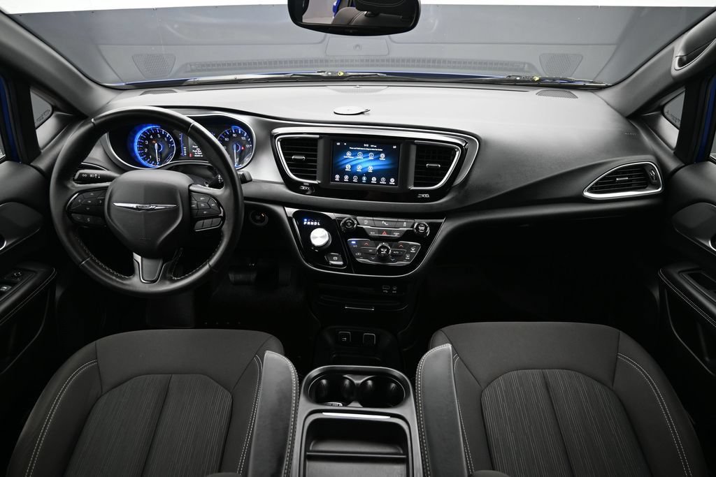 Used 2019 Chrysler Pacifica Touring Plus w/ S Appearance Package FWD image 13