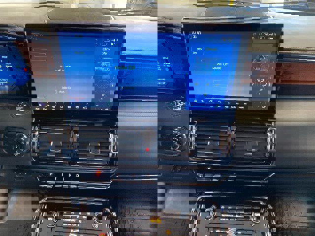 Certified 2024 Lincoln Navigator Black Label image 24