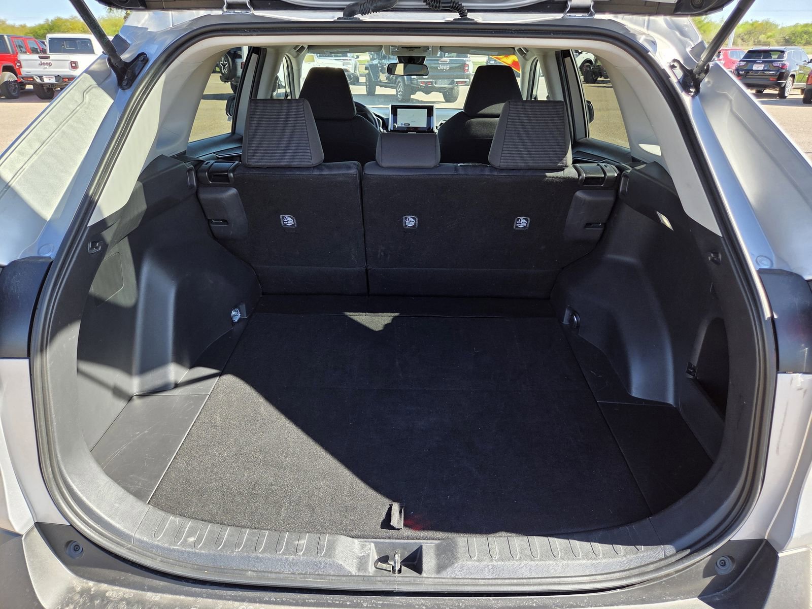 Used 2024 Toyota RAV4 LE AWD/4WD image 24