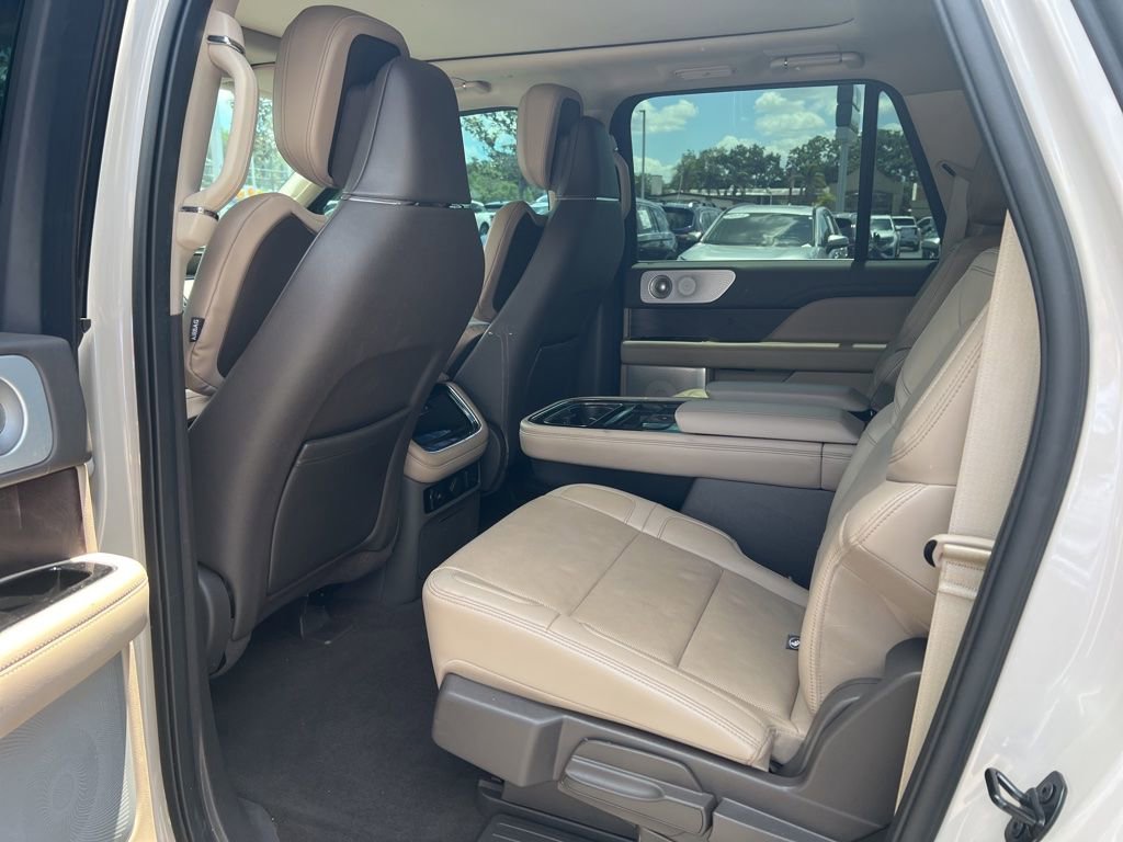 Used 2024 Lincoln Navigator L Reserve AWD/4WD image 9