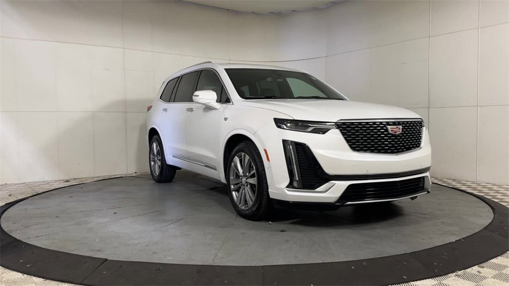 Used 2023 Cadillac XT6 Premium Luxury image 3