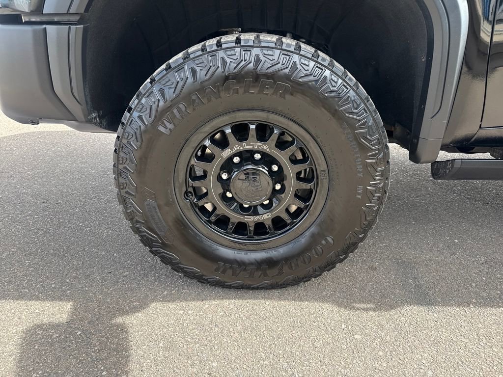 Used 2025 GMC Sierra 2500 AT4X w/ AT4X AEV Edition image 27