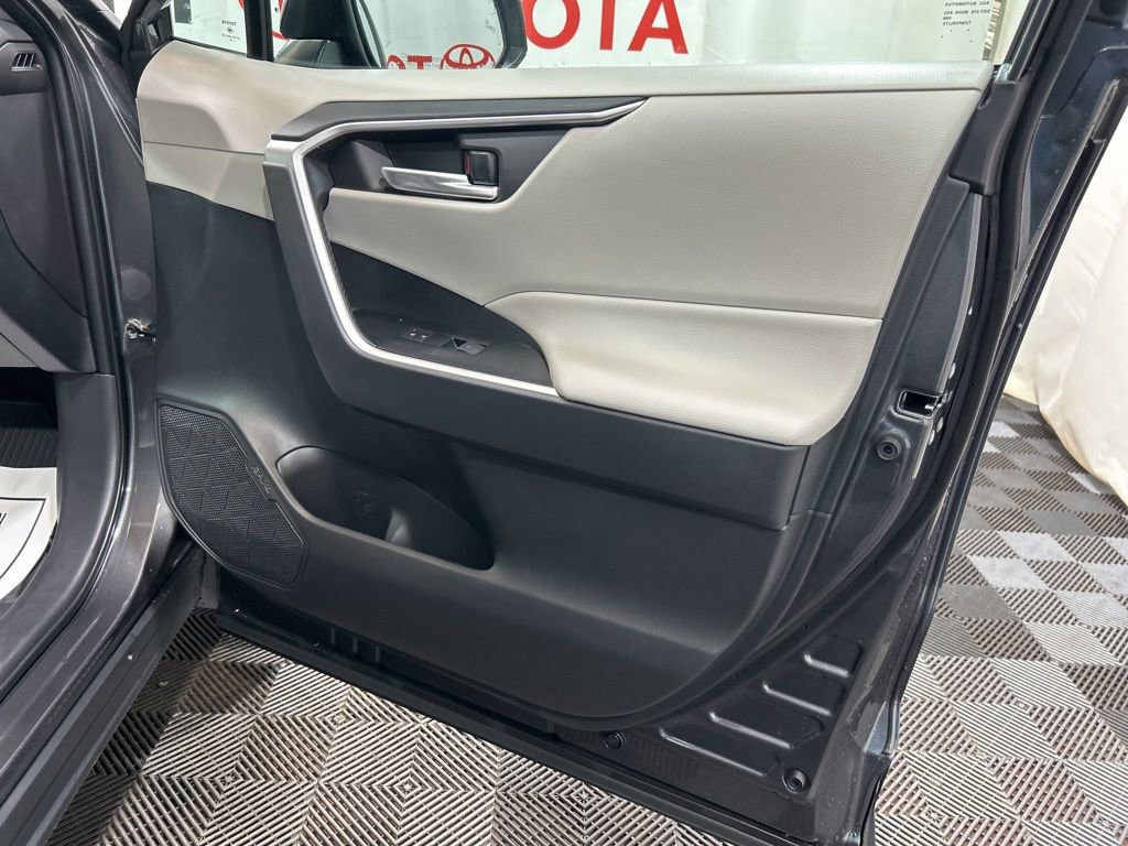 Used 2025 Toyota RAV4 XLE image 11