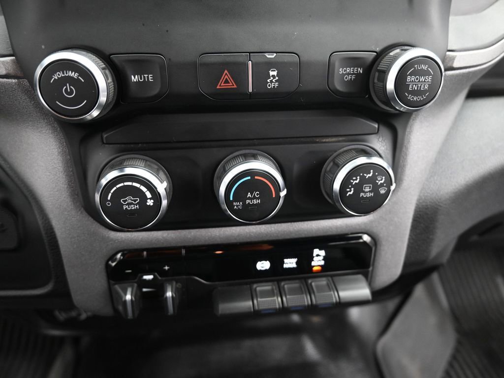 Used 2024 RAM 3500 Tradesman w/ Chrome Appearance Group image 29