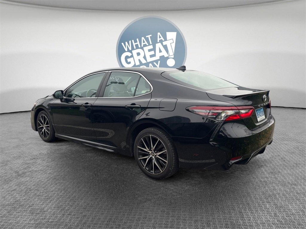 Used 2022 Toyota Camry SE image 6