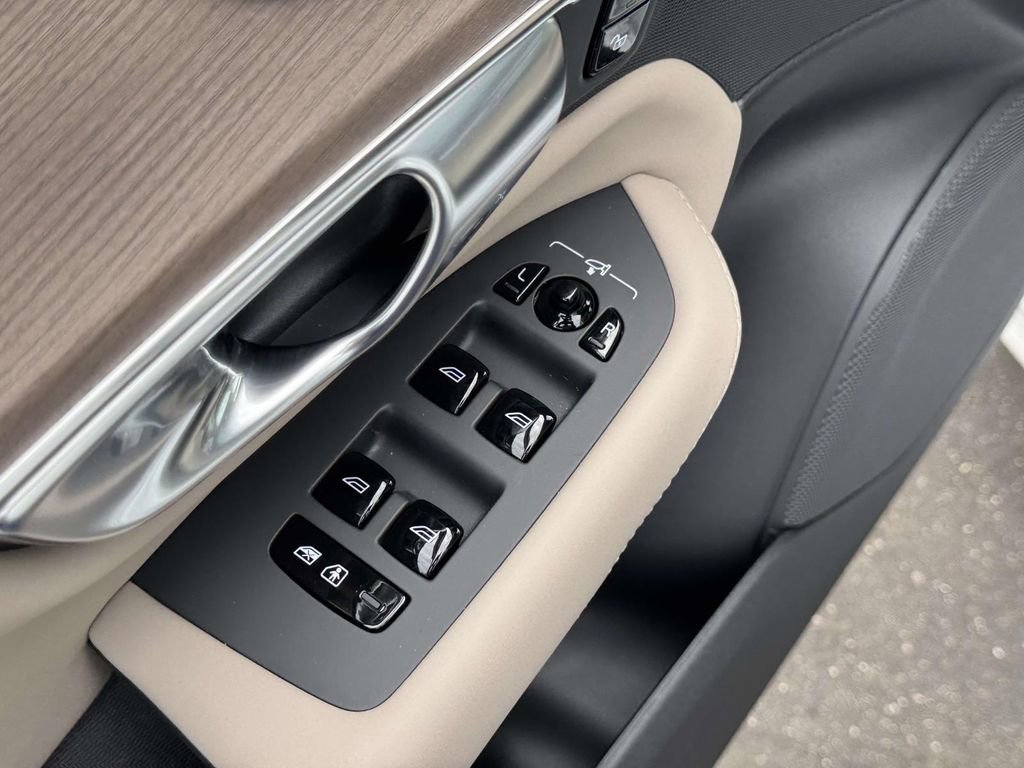 Certified 2026 Volvo XC90 B6 Plus w/ Protection Package image 16