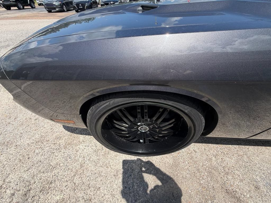 Used 2014 Dodge Challenger SXT RWD image 7