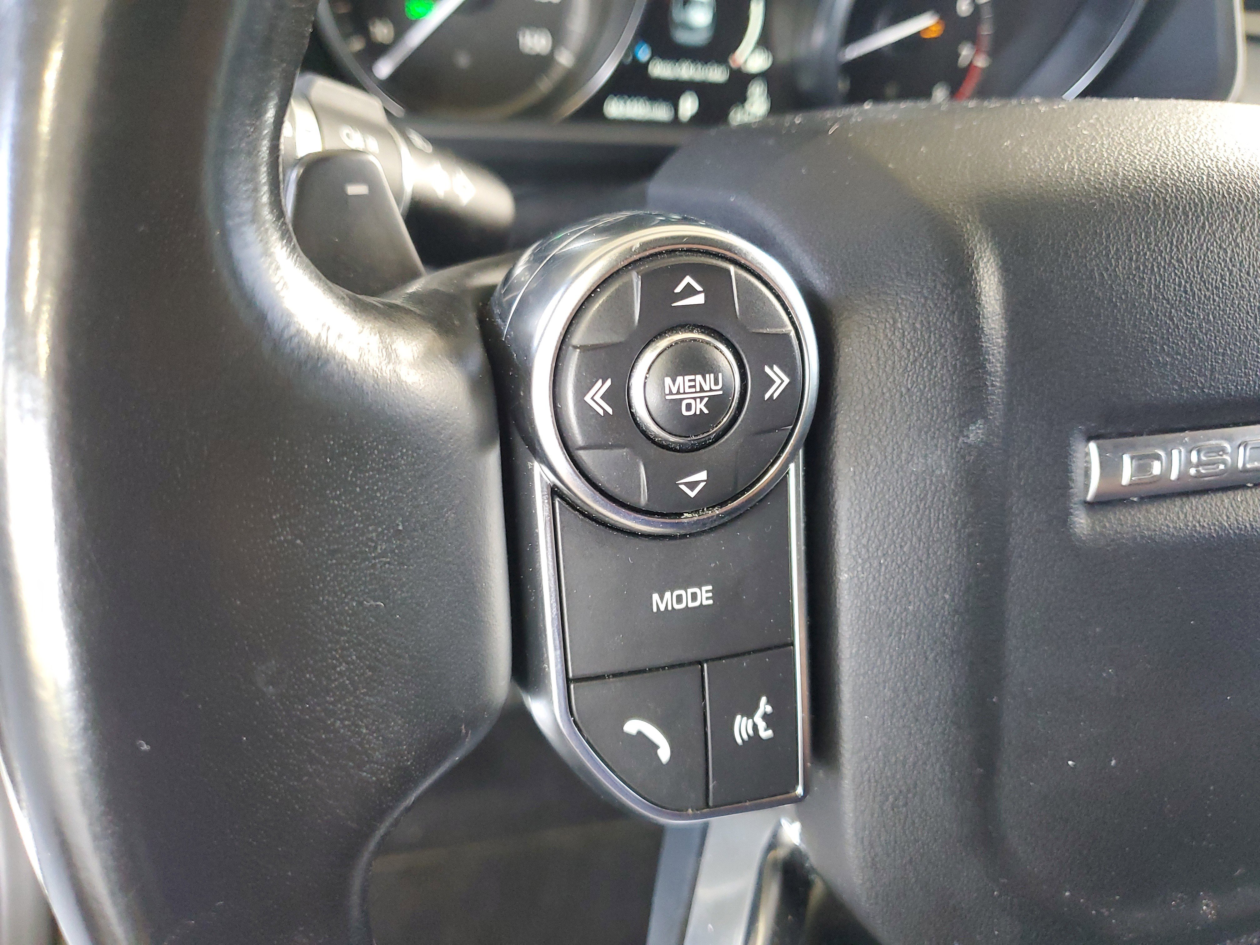 Used 2018 Land Rover Discovery SE AWD/4WD image 24
