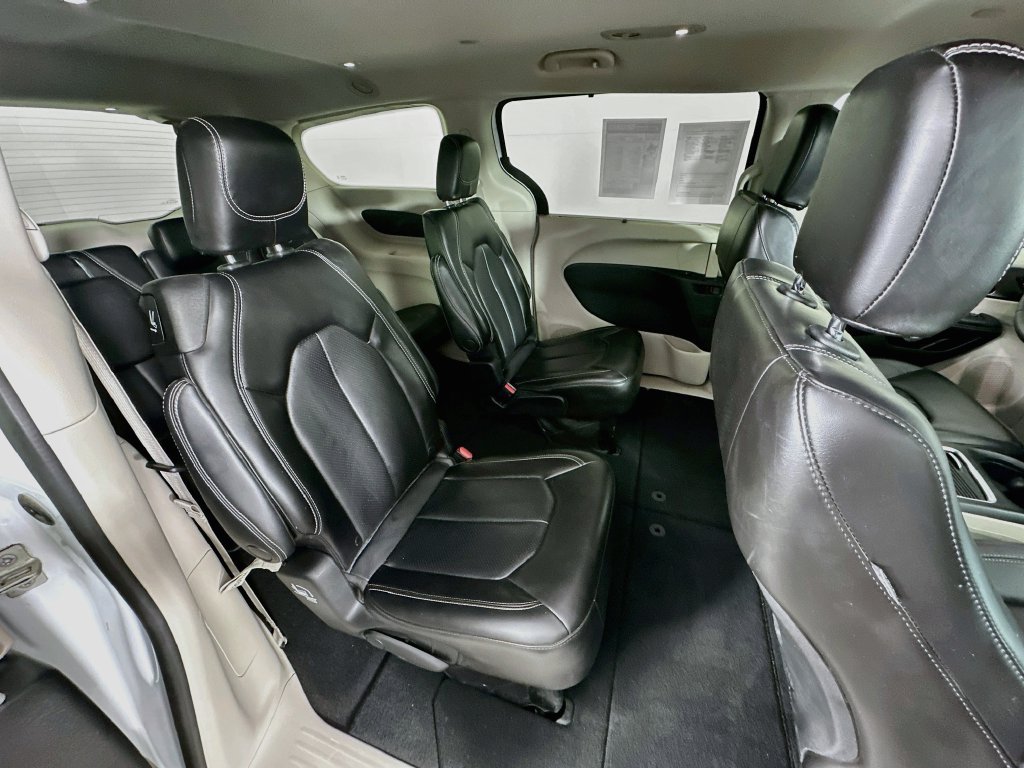 Certified 2023 Chrysler Pacifica Touring-L FWD image 38