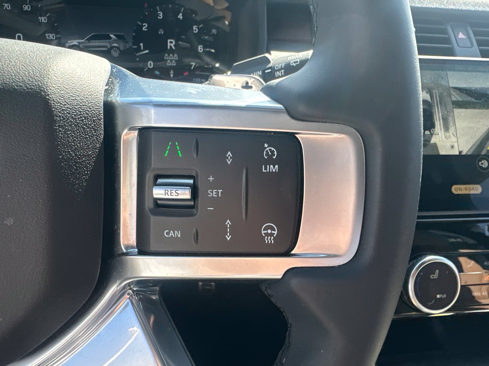 Certified 2026 Land Rover Discovery Dynamic SE AWD/4WD image 18