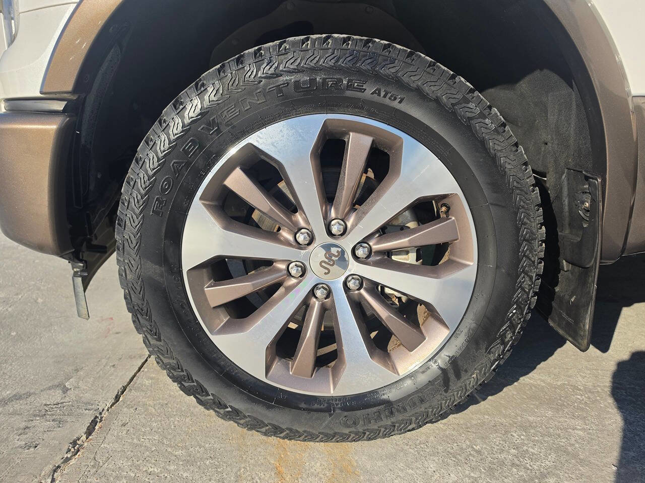 Used 2017 Ford F150 King Ranch w/ Equipment Group 601A Luxury AWD/4WD image 52