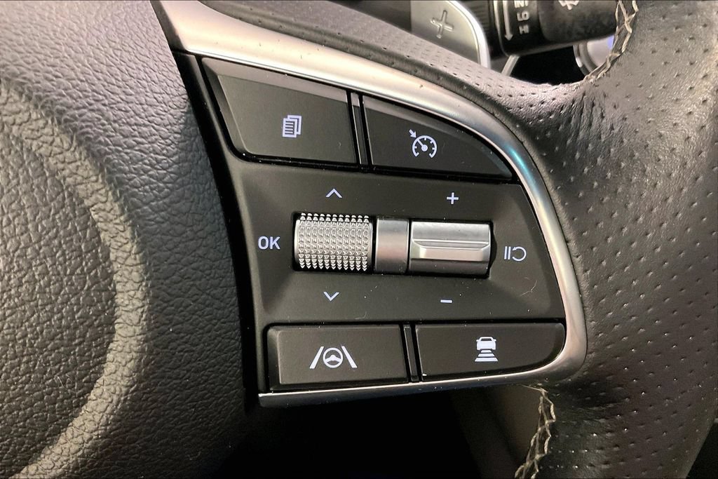 Used 2022 Genesis G70 2.0T RWD image 26